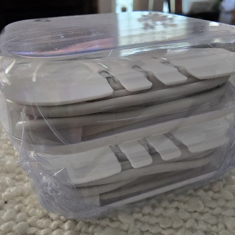 White Wired Earbuds with Microphone